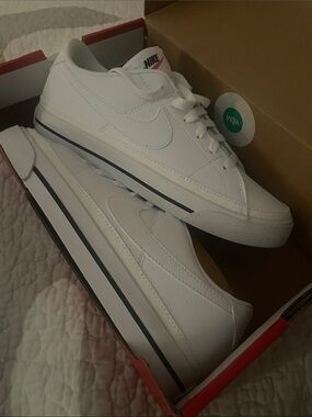 Nike Women’s Court Legacy White Black Low-Top Sneakers 7 New